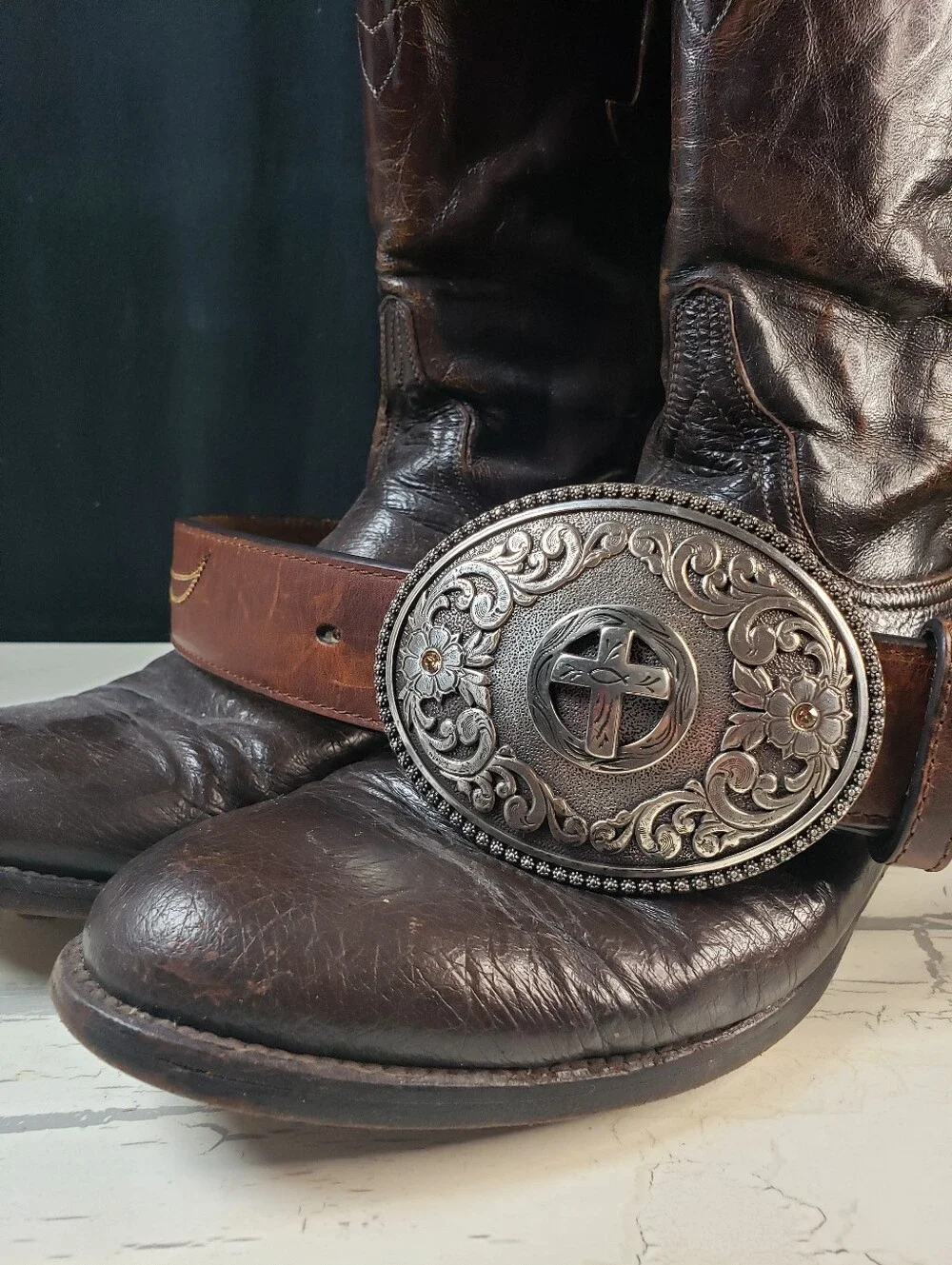 Ariat Cross Medallion Belt w/Cross Concho Buckle style A1512202 - Women's size M